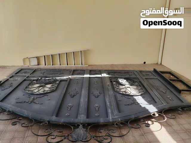 باب خارجي حجم كبير