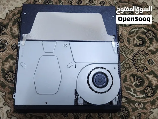 بلايستيشن 4 سلم نظيييف جداً لوكس ذاكره ون تيرا فل العاب مع 2 ايدي مع ضمان من اي خلل بقيه 270 دولار