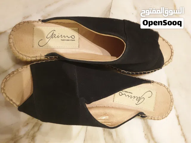 New Spanish black shoes حذاء جديد لون اسود اسباني