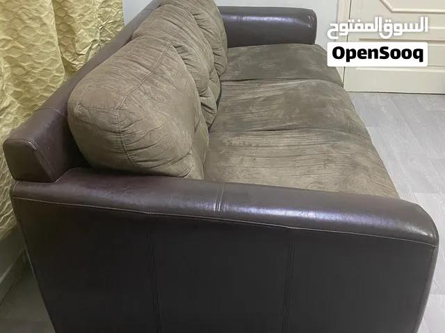 3 seater and 2 seater sofa  أريكة تتسع 3 أشخاص وأخرى تتسع 2  أشخاص
