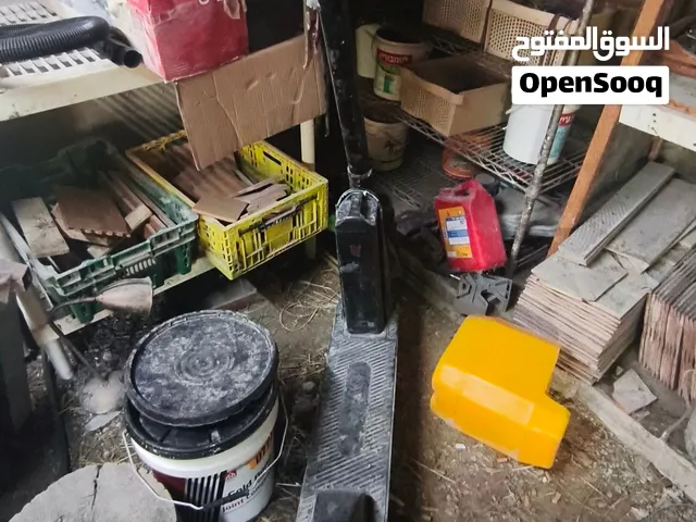 سكوتر كهربا تير للبيع   بطاريه خربانه مع خوذتين ومفتاحين و شاحن اصلي