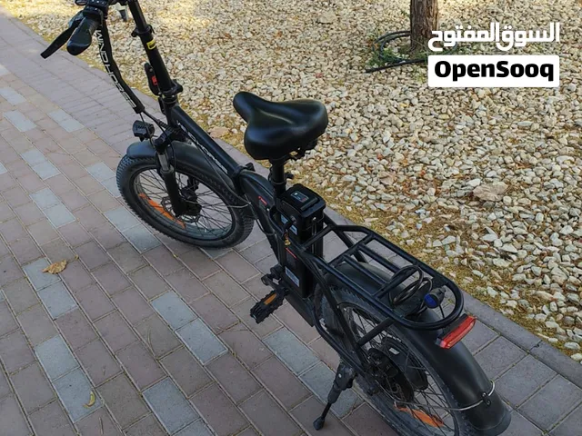 windhorse w4a ebike, up to 70km per charge, 5hours of charge time comes with fast charger 40 kmh.