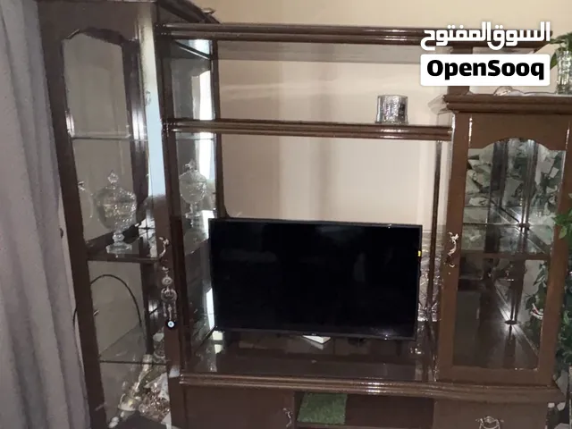 للبيع: طقم تلفزيون خشب فاخر مع زجاج