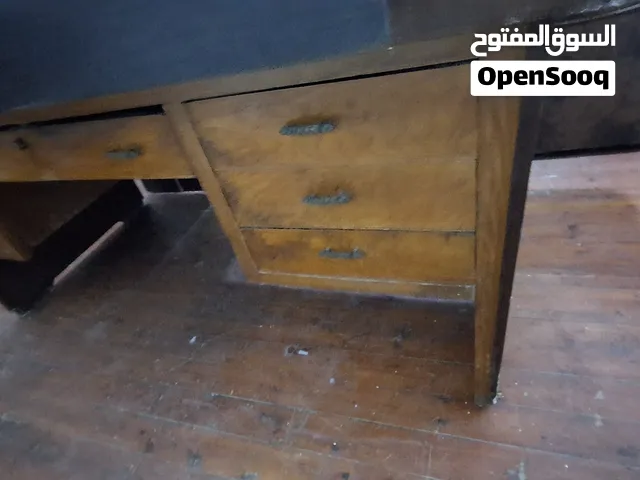 مكاتب للبيع مع خزانة رفوف