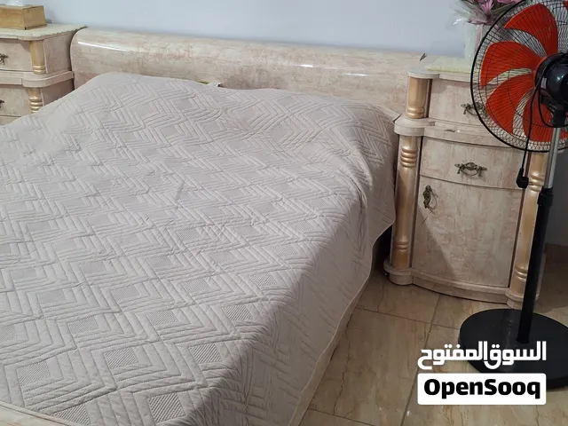 غرفة نوم مستعملة بوضع جيد جدآ
