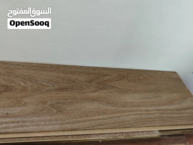 باركيه مستعمل شبه جديد اللون بني غامق اشتريته بالف وعليها ابغا في 500