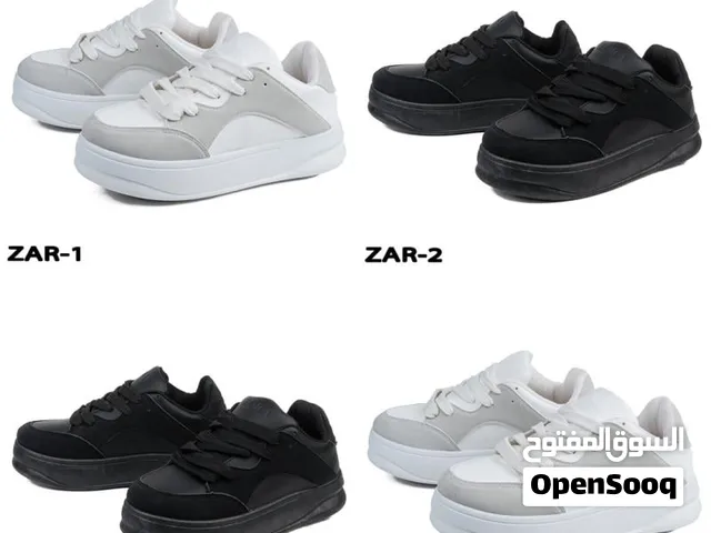 كوتش  موديل ZARA الجديد  تصميمه بسيط وراقي، وخامته عالية الجودة بتجمع بين الراحة والثبات طول اليوم.
