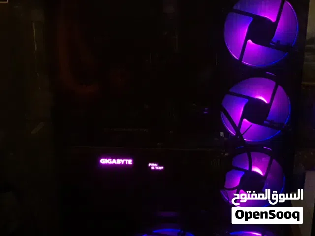 للبيع جهاز كمبيوتر مكتبي مستعمل بحالة ممتازة