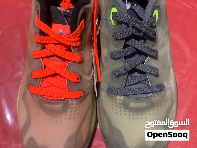 Adiddas احذية جديدة رائعه ومميزة واسعارها منافسة جدا