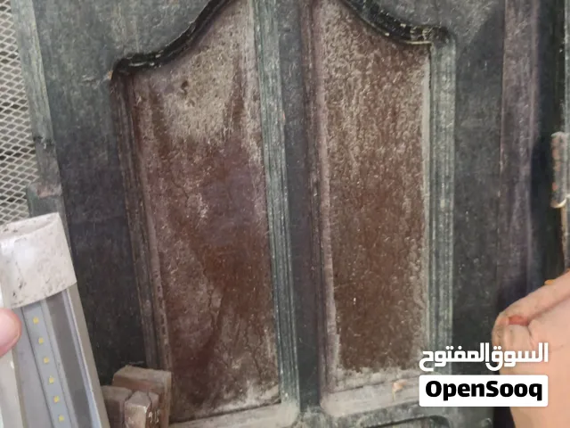 شباك خشب متر وأربعين وفي متر محمل بدون حلق