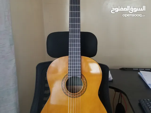 جيتار كلاسيكي CM40 ياماها وكالة أصلي نظيف بالكرتون شحن لأي محافظة (استعمال شهر فقط)