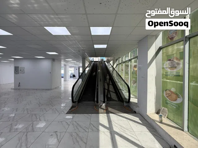 مخازن جاهزة بمساحة 1200 متر ثلاث طوابق بشارع المدينة المنورة للبيع او للايجار السنوي من المالك مباشر