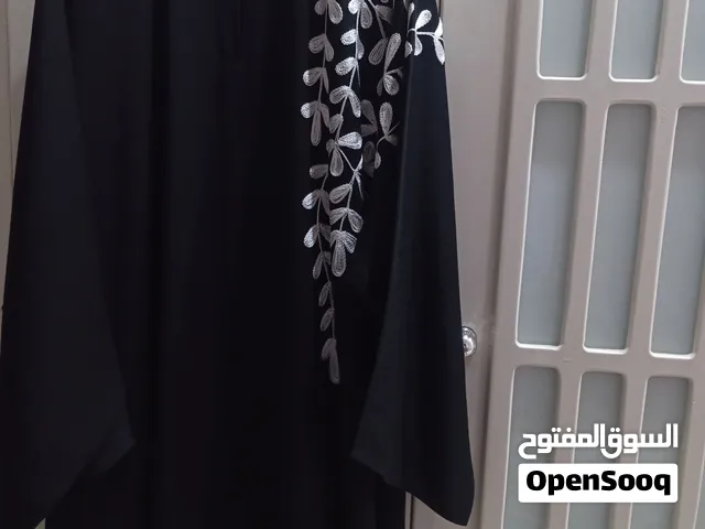 للبيع عبايه جديده مواصفاتها تحت بالوصف .