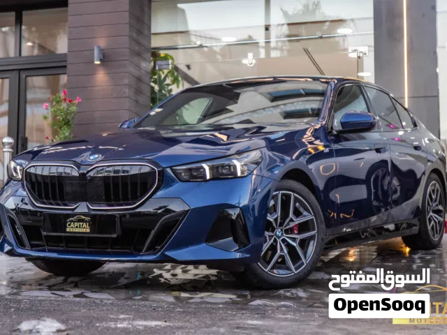 BMW 520i 2025 M kit Mild hybrid السيارة وارد و كفالة الشركة و قطعت مسافة 8,000 كيلو متر فقط