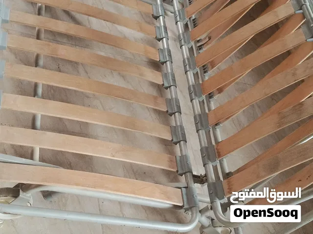 كنبة سرير (سرير يتحول ل كنبة )  كنبة سرير قابلة للطي بحالة ممتازة – عملية ومريحة جداً