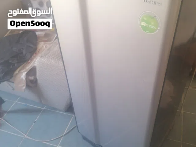 ثلاجة توشيبا 8قدم الحالة جيده