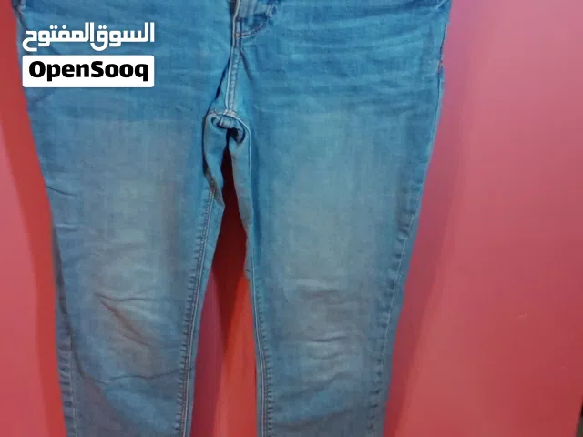 جينز ضيق بخصر متوسط. . .