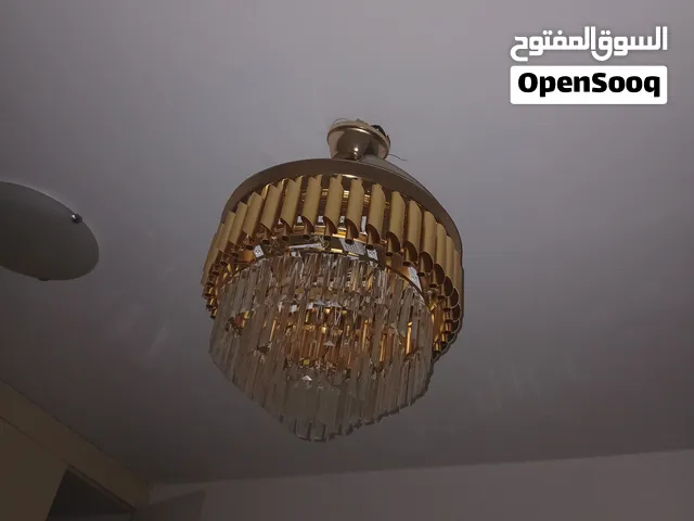 عدد 3 نجفه كريستال كهربائيه و3 مروحه كهربائيه للبيع