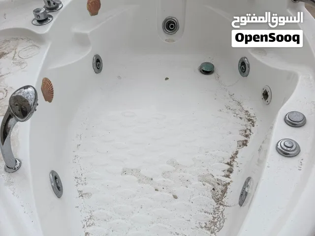 جاكوزي مع مضخة