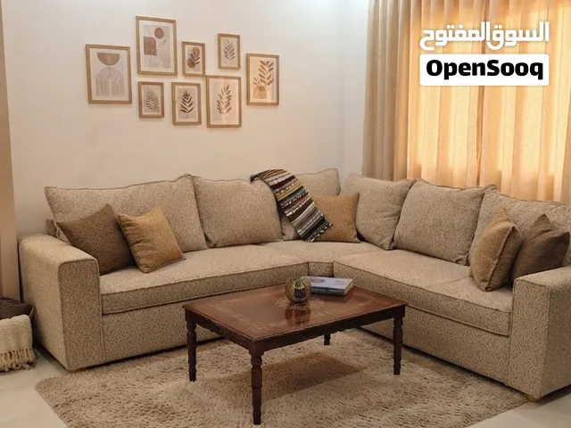 تخم كورنر موديل أمريكي مقعد وظهر فول طبي. سعر المتر الواحد 190الف. ضمان سنتين .