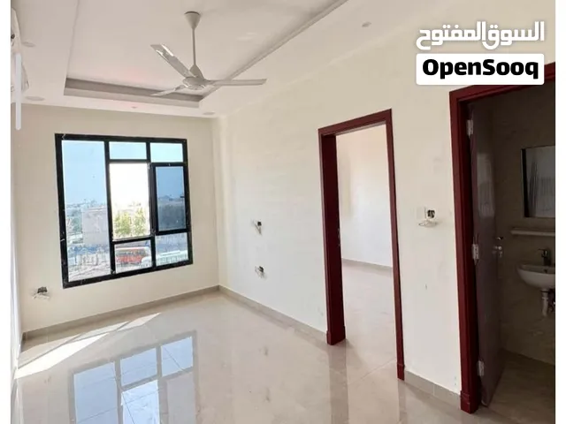 فرصة ذهبية شقة للايجار في مسقط ف الحيل مكونه من غرف نوم وصالة الايجار شامل مياه وكهرباء وانترنت ....
