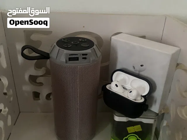 عرض ثلاث سمعات لم تتم استعمالها تعمل بشكل جيد جدا