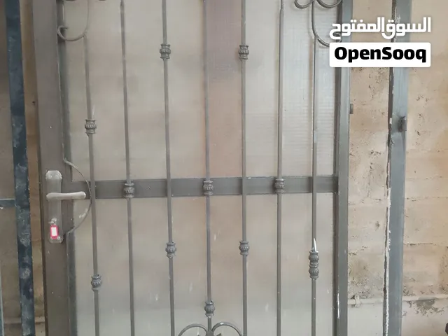 باب رئيسي وباب منخل تفصيل حديد ثقيل جدأ زجاج سعودي مسلك للبيع المستعجل طول 210عرض120