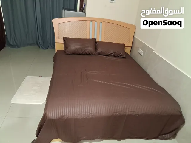 استديو للايجار جميل ونظيف امام البحر مجلس وبلكونه