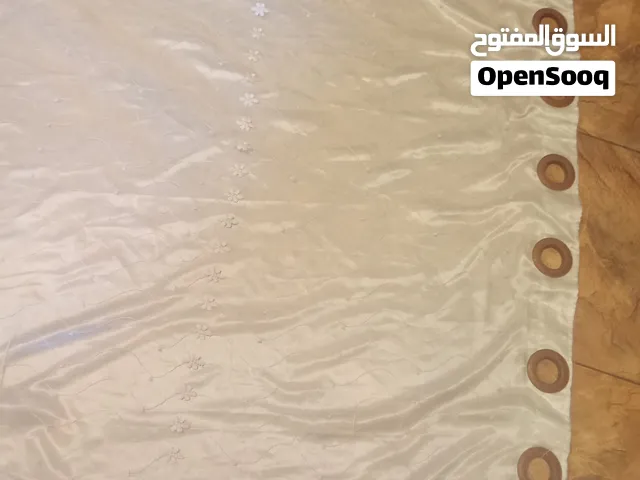 4برادي قماش طبقتين ستان ودانتيل تفصيل  رنجات  لون ابيض ناصع بحاله الوكاله للبيع
