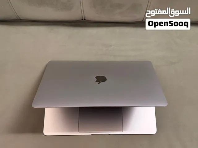 MacBook Air 2020 13-inch ماك بوك اير نظيف جدًا إستعمال بسيط  قابل للتفاوض بشي بسيط  ( شوف الوصف )