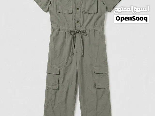 جمبسوت نسائي أنيق ومرتب مناسب للمناسبات والخروجات.
