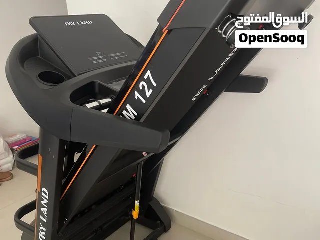 جهاز مشي skyland trealmill شبه جديد 6شهور استعمال بسيط جدا..