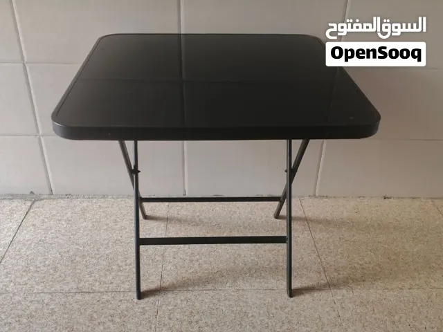 طاوله طعام جديده ونظيفه وبيها مجال