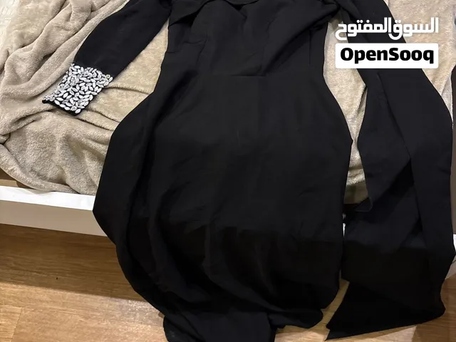 فستان للأعراس ايجار ب 200 ريال لليله