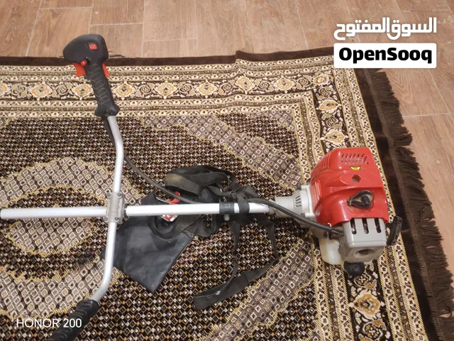 ألة قص العشب والحشائش