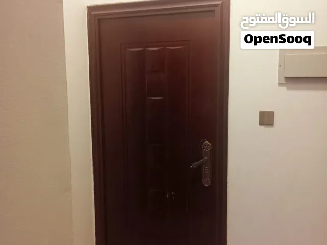 4 ابواب حالتهم جيده  فقط المقبض يحتاج تغيير 3 ايواب حمام
