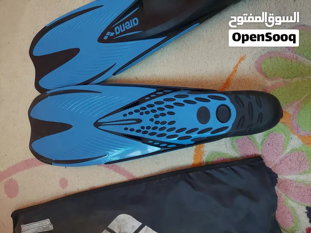 زعانف سباحة Arena إيطالية أصلية – لون أزرق وأسود