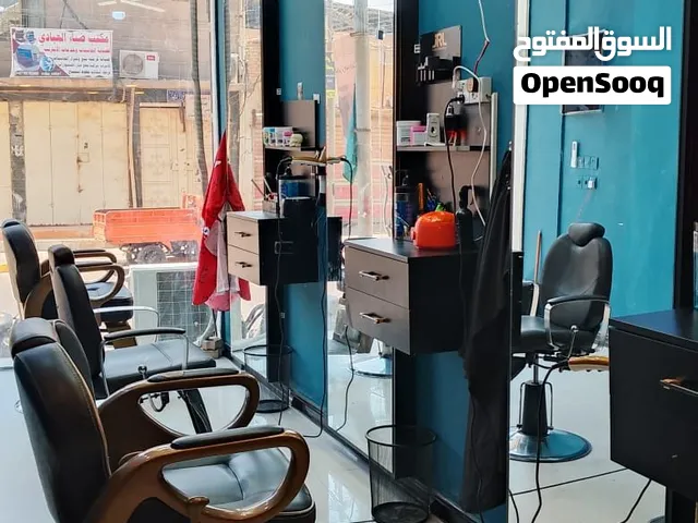 مستلزمات حلاقه مع ااكراسي مع مغسله نضافتهن 90%