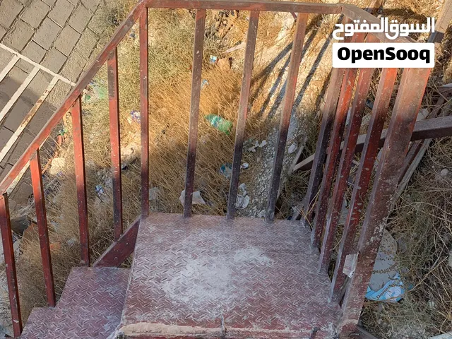 درج حديد تفصيل ثقيل بطول 3,70 وعرض 67 مع بسطة 67x67 مع دربين