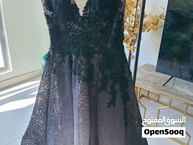 فستان سهرة راقي لبسة واحدة فقط السعر الاصلي 150 دينار سعر البيع 25