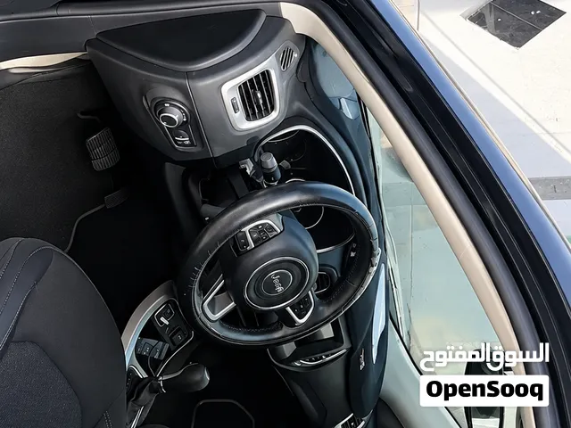 سياره جيب كومباس 2019 لبيع وارد امريكي بيها بس الباب الخلفي بي ضربه بيع مستعجل  سعرها 132 وبيها مجا