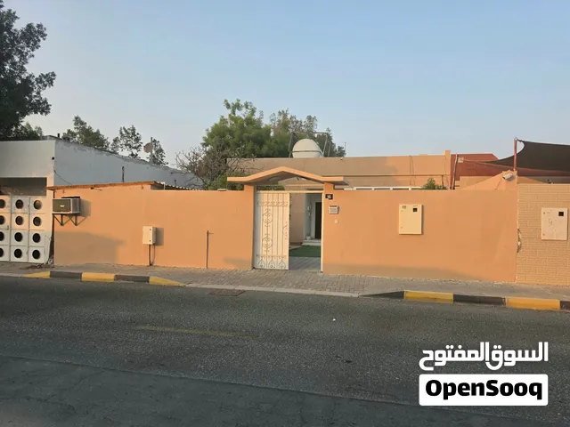 قرب نادي الشعب مكيفات متوفره خالي غير مؤجر AC available good location