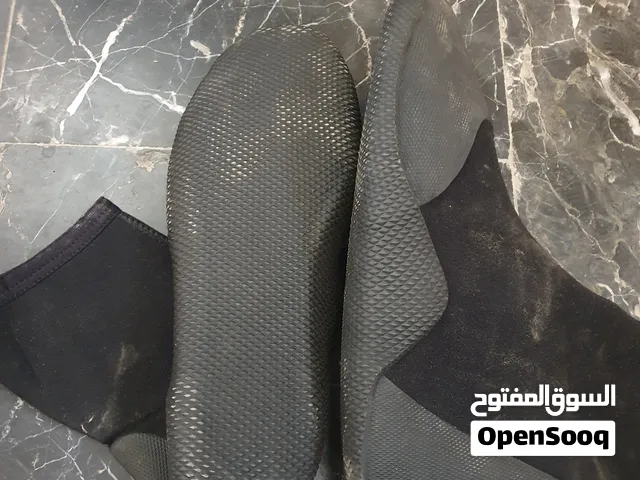 حذاء غطس جديد
