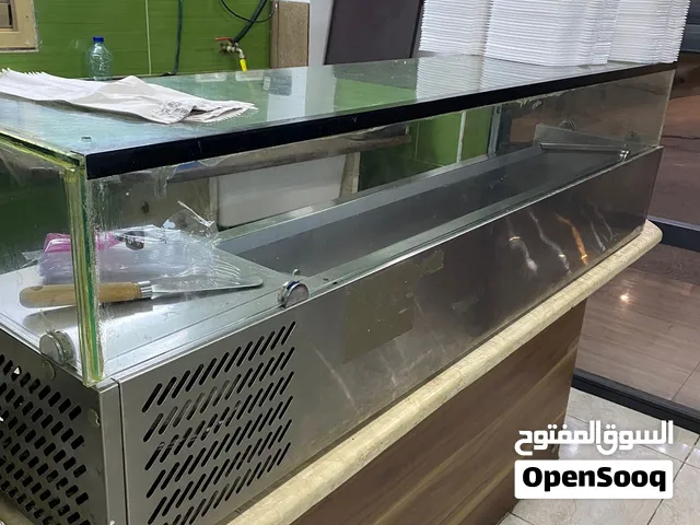 عدة مطعم بحالة ممتازة