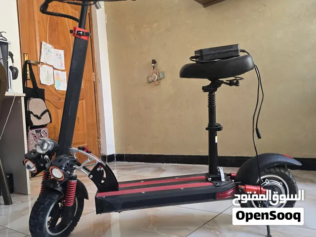 سكوتر كهربائي بحالة ممتازة