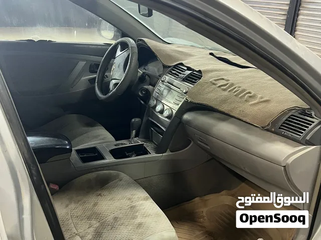 كامري 2008 محرك غير شغال وحالتها كما مبين في الصور كمبيو سليم وهيكل السياره نص عمر