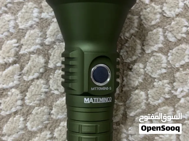 كشاف يدوي شركه مدمنكو شركه معروفه ب الجوده والاداء مسافه 1280 متر وقوه شمعه 3050 لومن