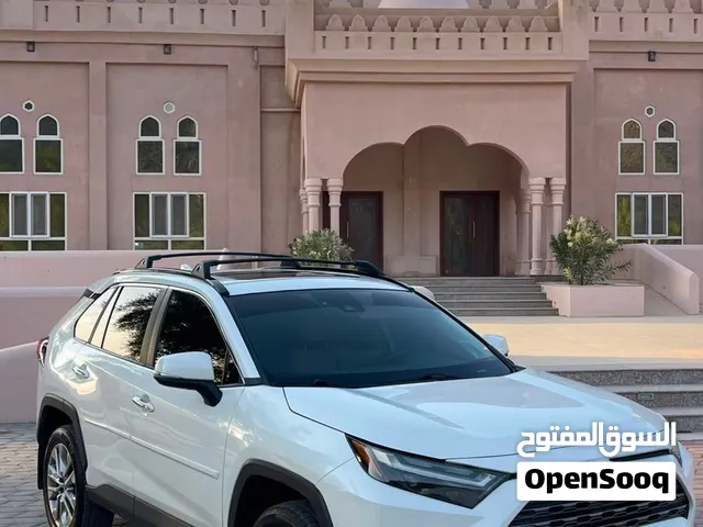 RAV4 2022 أبيض داخلية لون مميز