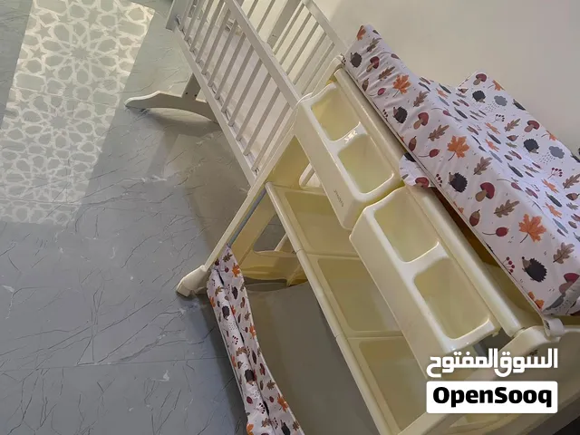للبيع سرير رف تبديل مع حوض