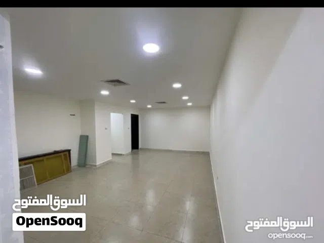 مكتب تجاري مساحة كبيرة في الدوار السابع  للإيجار ضمان اقل سعر بالمنطقة لقطة ويصلح لكافة الاستخدامات